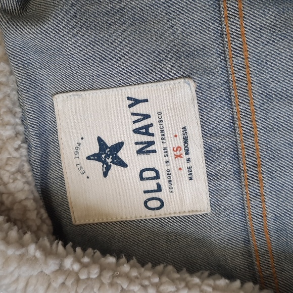 Old Navy Stone-washed Cropped Denim Jacket with Sherpa Collar, Size XS - Picture 6 of 6